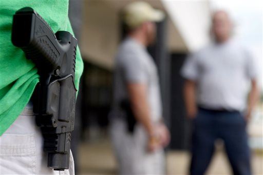 Armed Citizens Turn Up to Guard Recruiting Centers