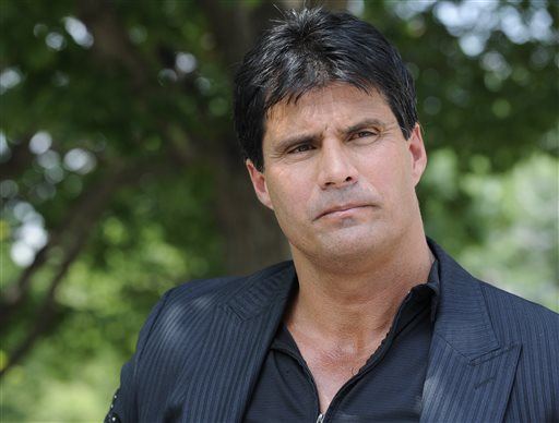 Jose Canseco Will Live as a Woman for Week