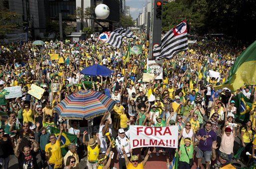 Some Brazilian Protesters Call on Prez to Kill Herself
