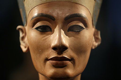 Archaeologist Heads to Egypt to Find Nefertiti's Tomb