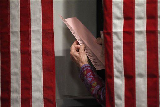 Kasich, Sanders Win in 1st NH Town to Vote