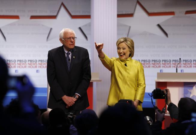 Clinton Claims Sanders Will Grow Government by 40%