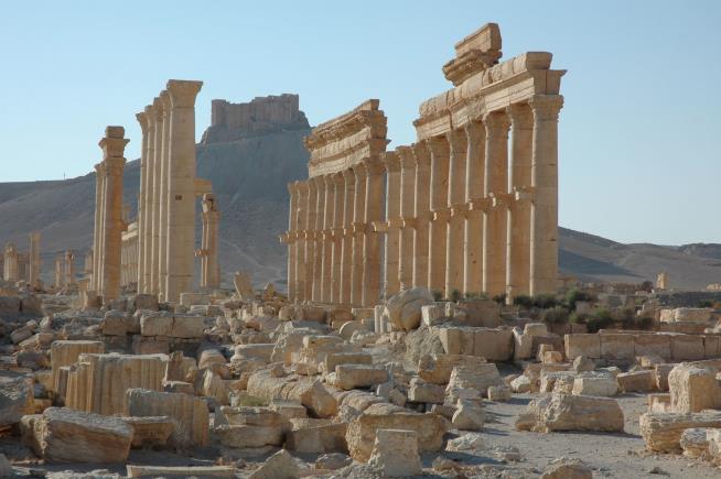 Syria Poised to Retake Ancient Town From ISIS