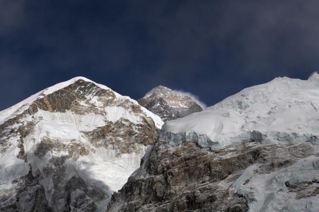 Dutch Climber Is Year's First Everest Death