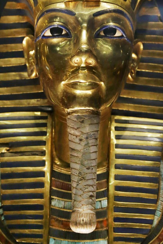 Tut's Dagger: 5 Most Incredible Discoveries of the Week