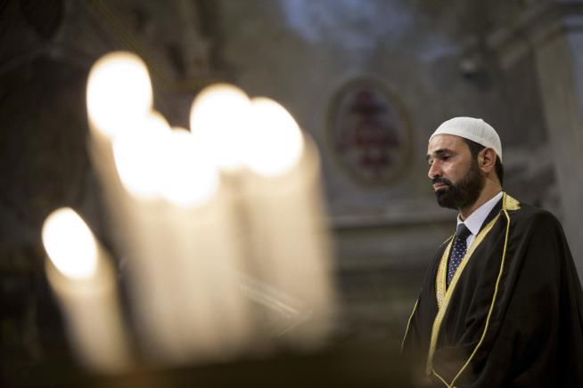 In Wake of Priest's Murder, French Muslims Go to Mass