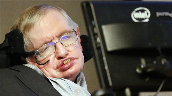 Stephen Hawking: 'We Should Be Wary' of Contacting Aliens