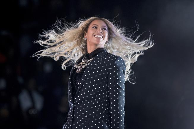 Beyonce Posts Nude Pictures After Pregnancy Announcement