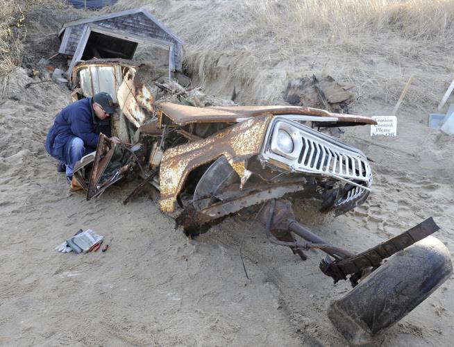 This Is What a Jeep Looks Like After 40 Years in Sand