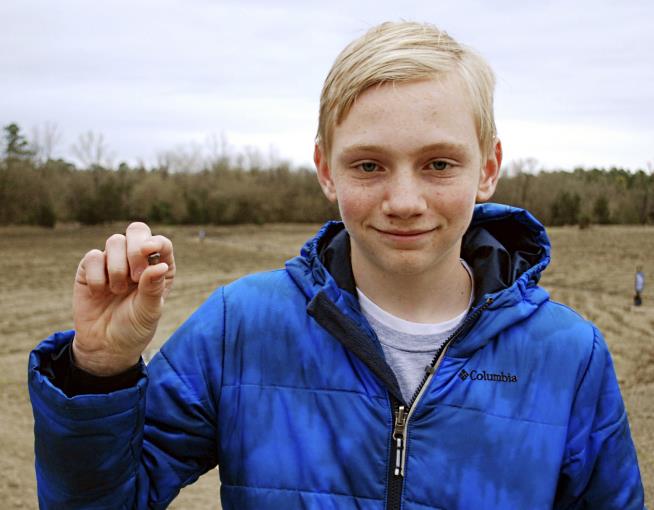 Teen Finds 7.44 Carat Diamond in Arkansas Park