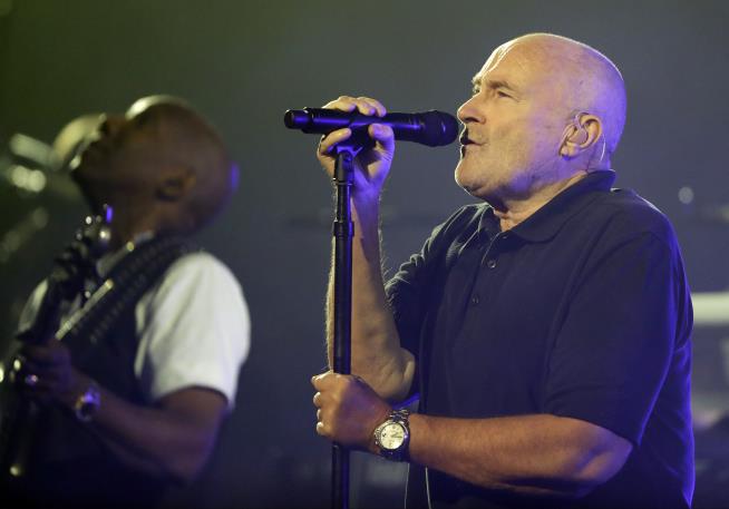 Phil Collins Falls in the Night, Suffers Head Wound