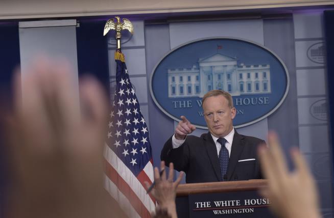 Reporters Want to Boycott White House Press Briefings