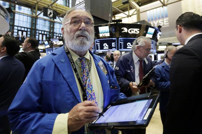 Market Ends Day Close to Flat