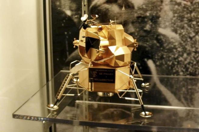 Neil Armstrong's Gold Apollo Replica Stolen