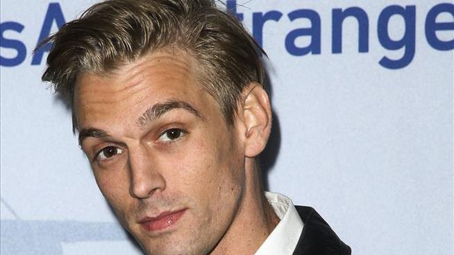 Aaron Carter Comes Out on Twitter