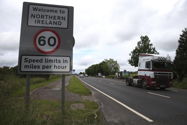 UK: There Must Be No Border Posts With Ireland After Brexit