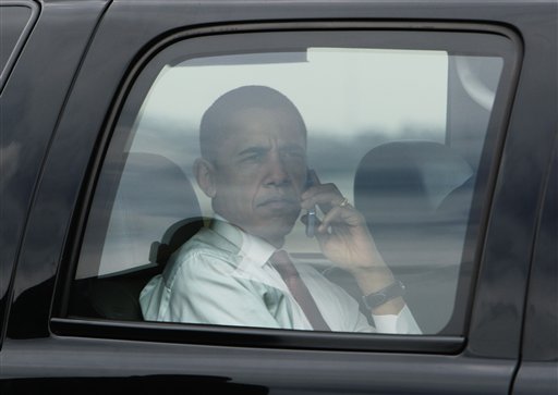 Obama Meets With Top Automakers Amid Tension