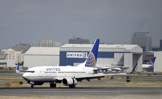 United Airlines Quickly Pauses Plan to Give One Worker $100K