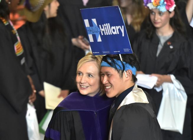 Clinton Returns to Yale, Ribs Trump With Russian Hat
