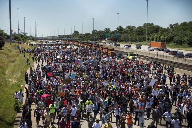 Thousands Take Over Chicago Freeway