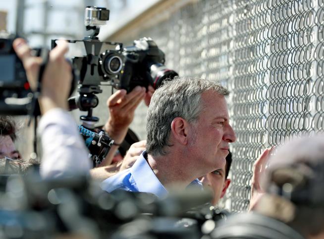 Feds Claim NYC Mayor Crossed Border Illegally