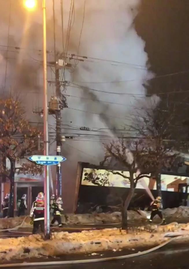 Restaurant Explodes, Injuring 42