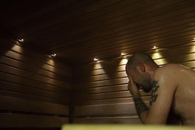 In Sweden, Naked Cop Busts Fugitive in Sauna