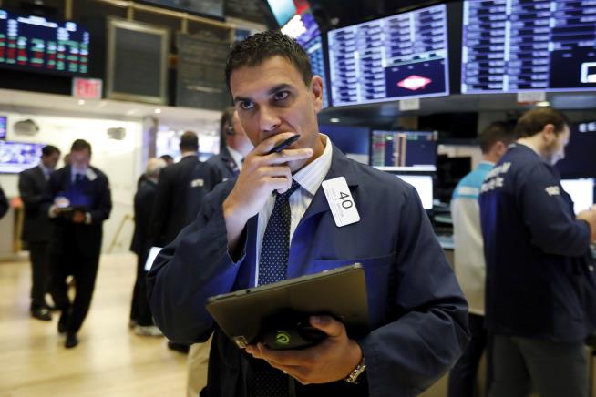 US Stocks Edge Closer to Record Highs