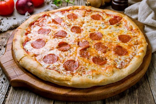 Pizza Shop Owner Fends Off Robber in Logical Way