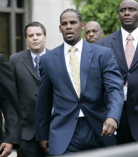 R. Kelly Swears Off Illegal Girls ... But 19? Heck, Yeah!