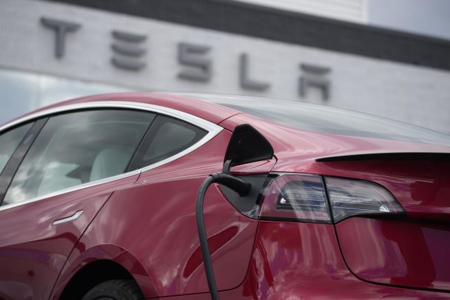 Critics Pile On Tesla's 'Assertive' Self-Driving Mode