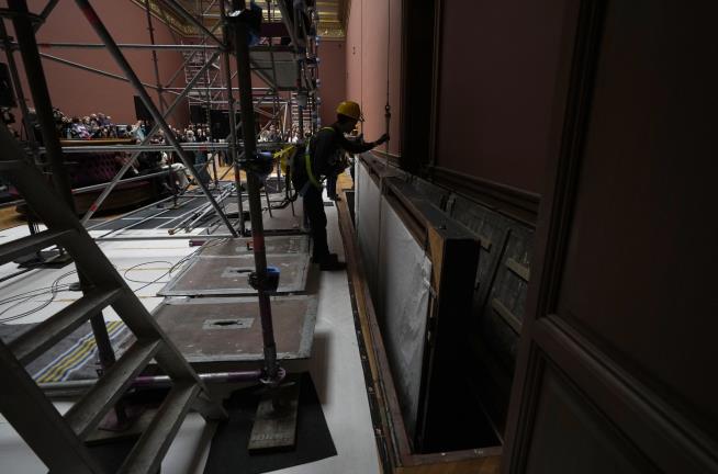 Museum Lifts Masterpiece Into Place