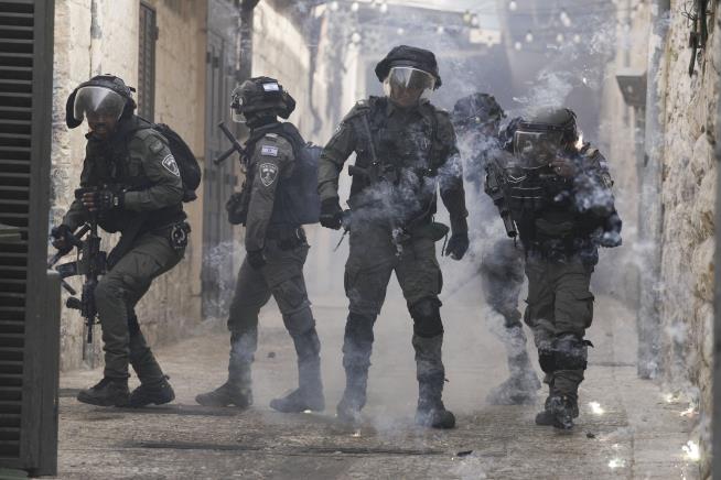 Palestinians, Police Clash Again at Holy Site