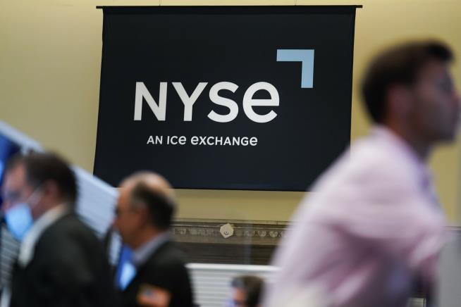Stocks Close Slightly Lower After Oil Price Drop