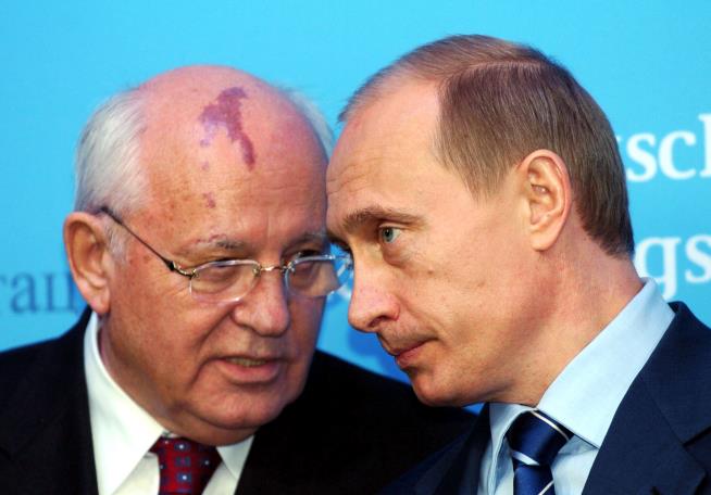 Tributes Pour in for Gorbachev