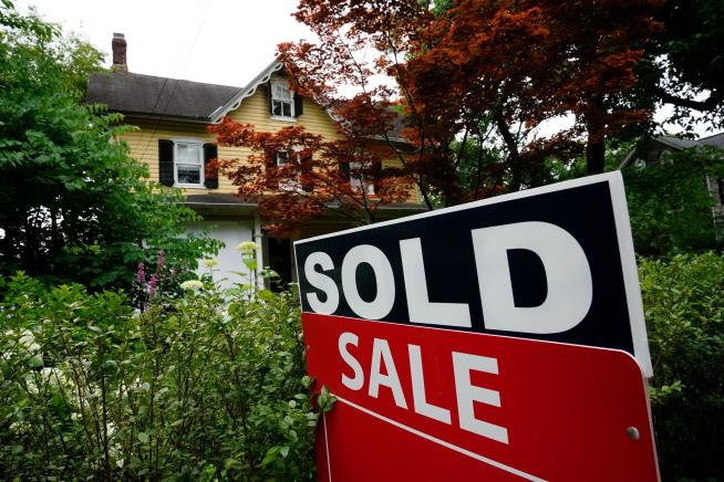 New Factor in Home Sales: 'Golden Handcuffs' of Sellers