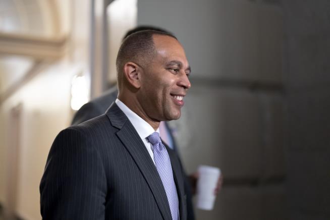 Top Democrats Step Down, Leaving Path for Jeffries