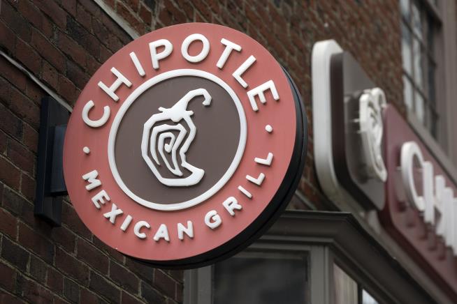 Chipotle Drops 5% as Wall St. Gives Up Gains