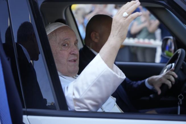 Pope Leaves Hospital 9 Days After Operation