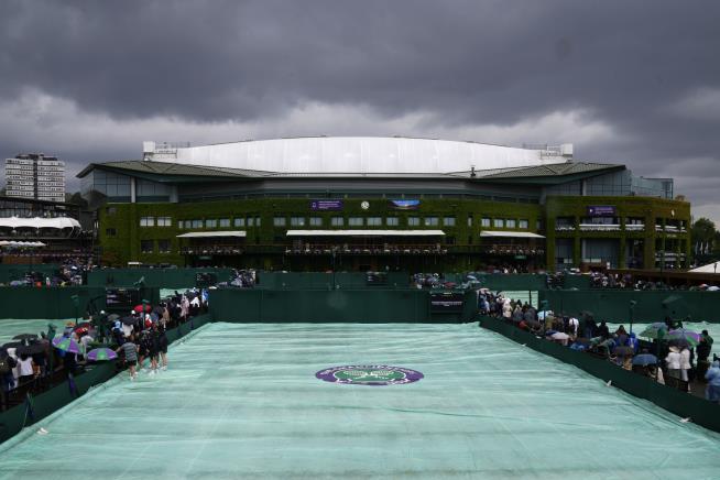 Wimbledon: Stop Hooking Up in Our 'Quiet Rooms'