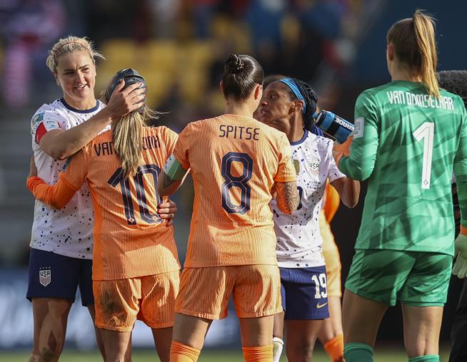 US Ekes Out 1-1 Draw in Women's World Cup