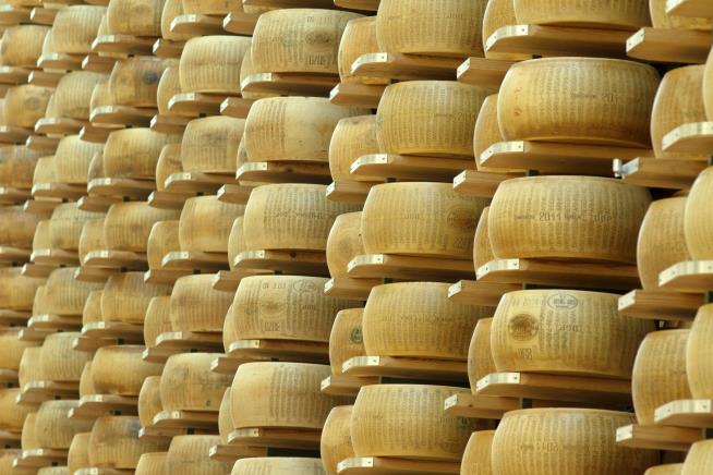 Italian Cheesemaker Crushed Under Falling Cheese