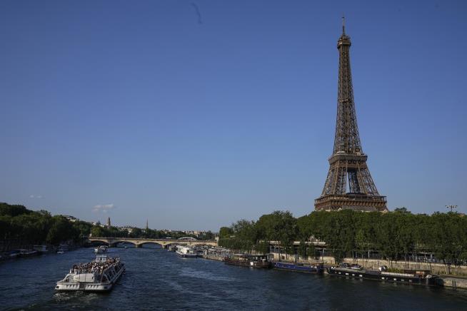 Police Arrest Eiffel Tower Parachutist