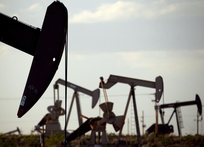 Oil Drops by $5 a Barrel, Easing Inflation Pressure