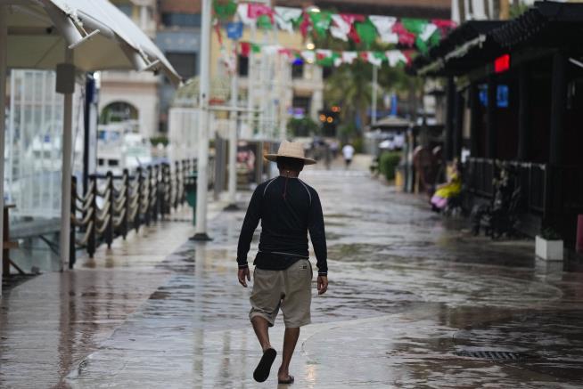 Los Cabos Resorts Prepare for Hurricane