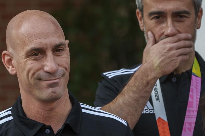 FIFA Bars Rubiales From Soccer for 3 Years