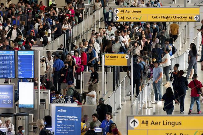 TSA Predicts Record Holiday Travel Season