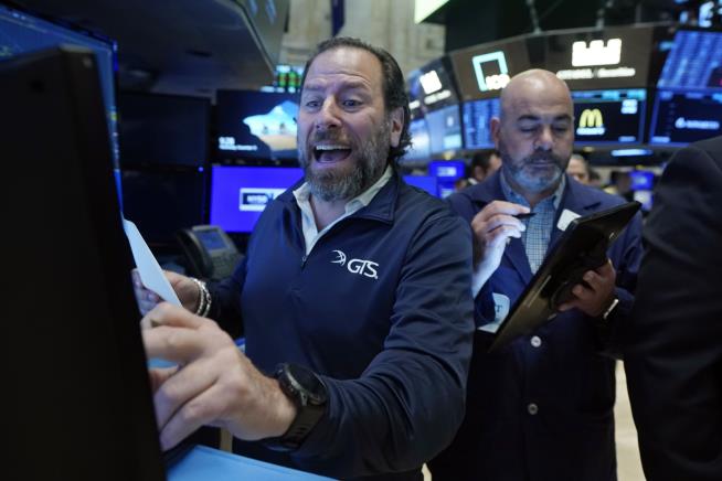 Stocks Rise Slightly After Retailers' Reports