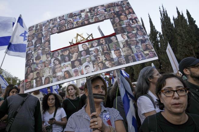 Thousands March to Jerusalem to Push for Hostage Efforts