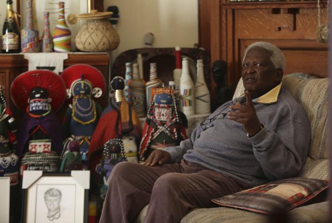 Peter Magubane Fought Apartheid With a Camera